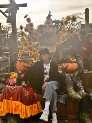Nolwenn Leroy Instagram - Un immense merci @disneylandparis pour cette journée inoubliable en famille, à l’occasion du Festival Halloween! Toute première visite de mon petit garçon dans cet univers magique !🎃👻✨ #PremièreVisite #MagieDisney #festivalhalloweendisney #halloweenvibes