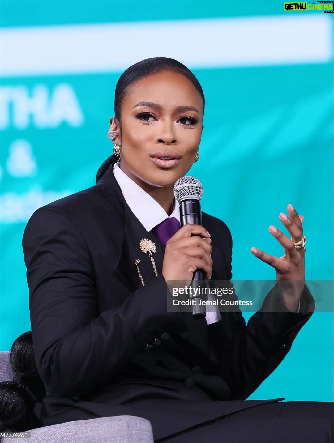 Nomzamo Mbatha - 117.9K Likes - The week that was with @glblctzn #GCNow ⭕️ 💜🖤

So wonderful to have hosted the first ever Global Citizen NOW: Johannesburg summit on the sidelines of the G20 Summit that is a landmark gathering that spoke on driving Africa’s clean energy future.