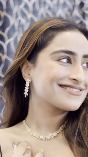 Noopur Kalra Instagram - Bridgerton vibes, but make it @zakjewelsexpo āØ
Indian jewels, modern royalty, and timeless elegance.
Happening at Taj Coromandel on 23rd, 24th & 25th January.
#ZAK #ZakExpo #IndianJewels #noopurkalra