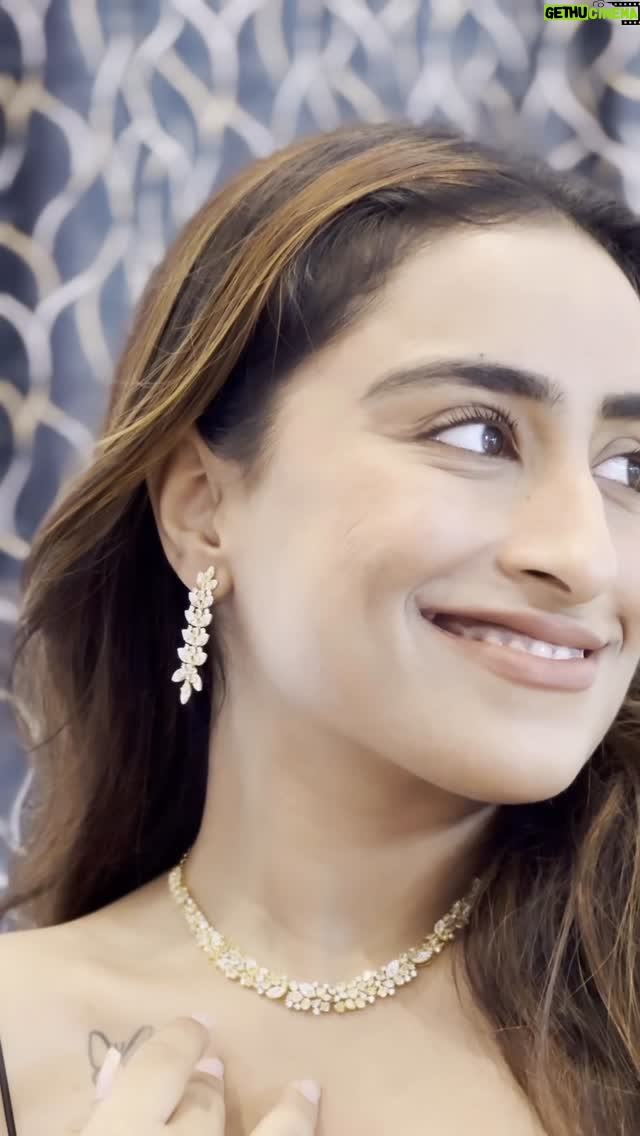 Noopur Kalra - 1.3K Likes - Bridgerton vibes, but make it @zakjewelsexpo ✨
Indian jewels, modern royalty, and timeless elegance.
Happening at Taj Coromandel on 23rd, 24th & 25th January.
#ZAK #ZakExpo #IndianJewels #noopurkalra