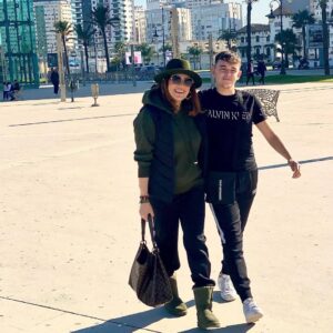Nora Skalli Instagram - Con mi querido sobrino Naïm Skali en Tanger @naaiimm_28 ♥️♥️♥️ #Tanger #morocco🇲🇦 #actress #family #احبكم_متابعيني