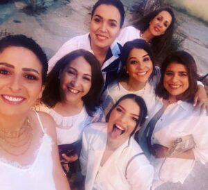 Nora Skalli Instagram - نهاركم ابتسامة وصحبة طيبة ♥️♥️♥️♥️♥️ @samia_akariou @meryemzaimiofficiel @fatimazahraqanboua_ @ladibsaadiaofficiel @mouna2651 @rafikabenmaimoun #friends #actresslife #weekend #morocco🇲🇦 #احبكم_متابعيني