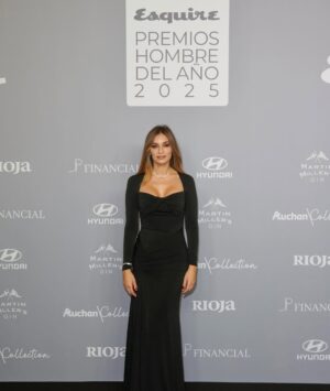 Norma Ruiz Instagram - Noche mágica ayer, llena de arte y de talento. Gracias @esquirees💥

Gracias a todos los que hicisteis que pudiera lucir así. 

@marciano 
@thomassabo 
@javierreyes_official 
@topicrem_es 
@beauterra_es 
@lovelylashes.es 
@hellonails.es 
@granviacomunica 
@kailash_es