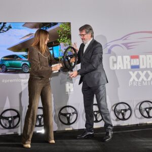 Norma Ruiz Instagram - XXXI EDICIÓN Premios @car_and_driver_spain que maravillosa familia, comida y encuentro del motor, no solo humano sino de los que hacen que podamos ir sobre ruedas. Fue un placer entregar el premio Business Class a @hyundaiesp IONIQ 9 

Gracias:

 @alcalde.jorge

 @hearstmagazinesinternational 

 @norarecio 

@fede_dejuan 

@granviacomunica 

@voganacollection 

@kailash_es 

#premioscaranddriver