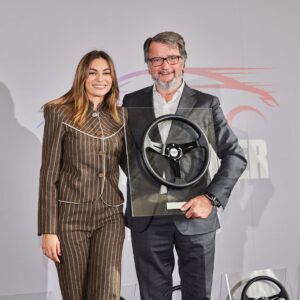 Norma Ruiz Instagram - XXXI EDICIÓN Premios @car_and_driver_spain que maravillosa familia, comida y encuentro del motor, no solo humano sino de los que hacen que podamos ir sobre ruedas. Fue un placer entregar el premio Business Class a @hyundaiesp IONIQ 9 

Gracias:

 @alcalde.jorge

 @hearstmagazinesinternational 

 @norarecio 

@fede_dejuan 

@granviacomunica 

@voganacollection 

@kailash_es 

#premioscaranddriver
