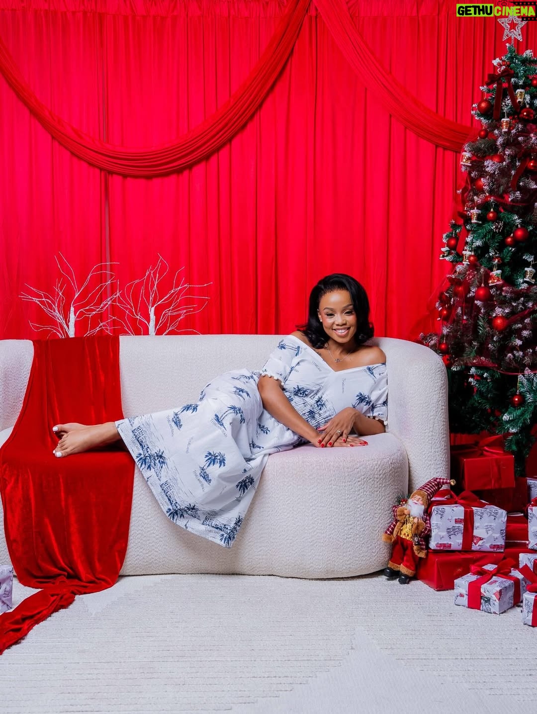 Ntando Duma - 185.6K Likes - A very Merry Ramsmas from us, to you and yours ❤️🎄

thank you @magsed_studios for the beautiful space and @geffphotography for capturing such beautiful moments
