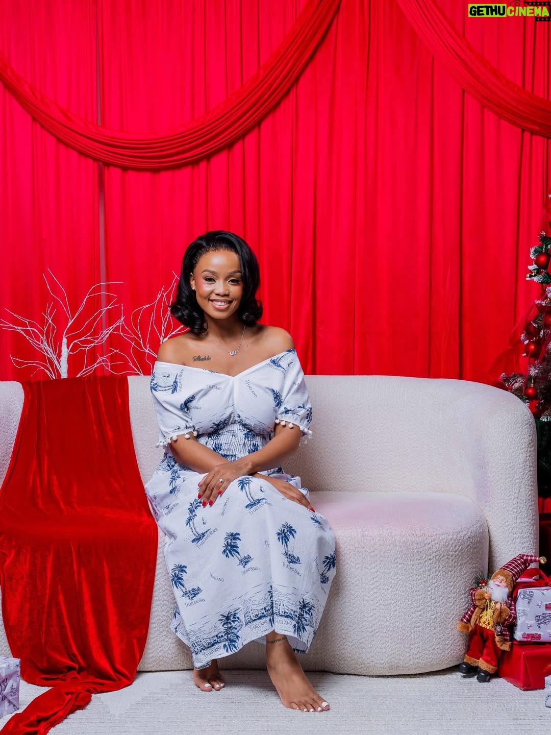 Ntando Duma - 185.6K Likes - A very Merry Ramsmas from us, to you and yours ❤️🎄

thank you @magsed_studios for the beautiful space and @geffphotography for capturing such beautiful moments