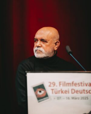 Nur Sürer Instagram - Die 29. Ausgabe des Festivals ist eröffnet, heute gibt es Festivalgespräche und klar Filme zum ansehen, bis gleich im @kuenstlerhaus_nbg ❤️ 📷 by @kaanadeniz