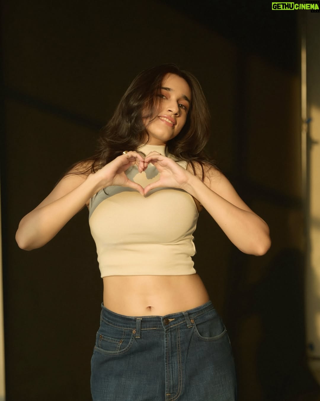 Nuveksha - 52.8K Likes - 2️⃣6️⃣🦦♥️