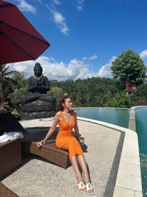 Nwe Darli Tun Instagram - We always lose connection…