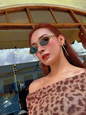 Nwe Darli Tun Instagram - Something different about you