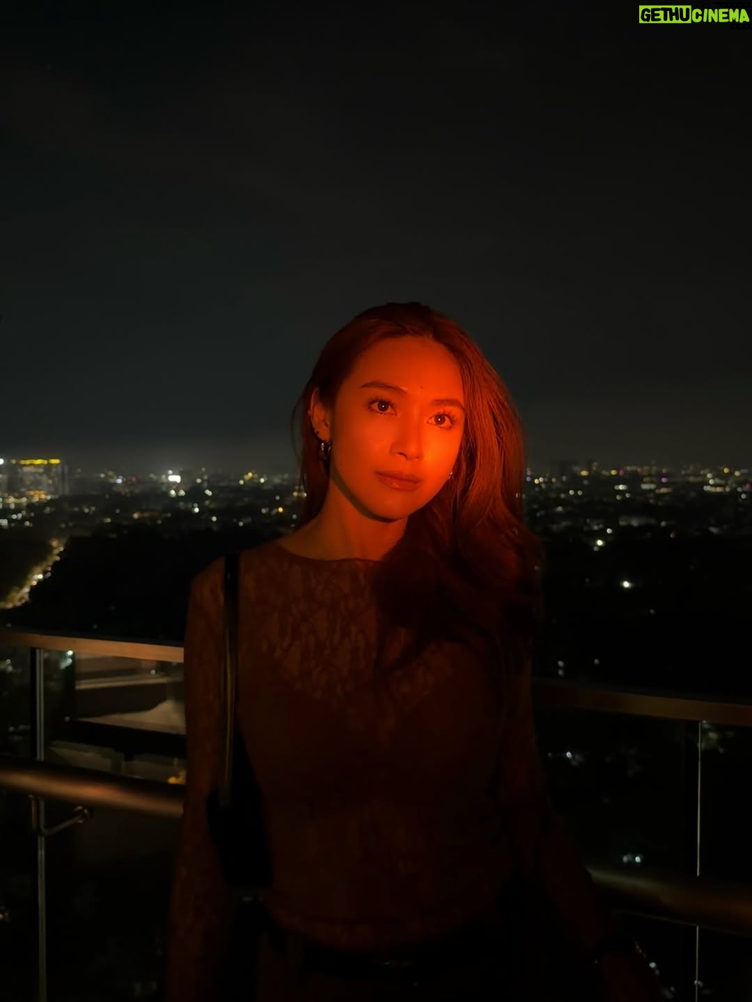 Nwe Darli Tun - 5.6K Likes - A little party never hurt no one…🤎