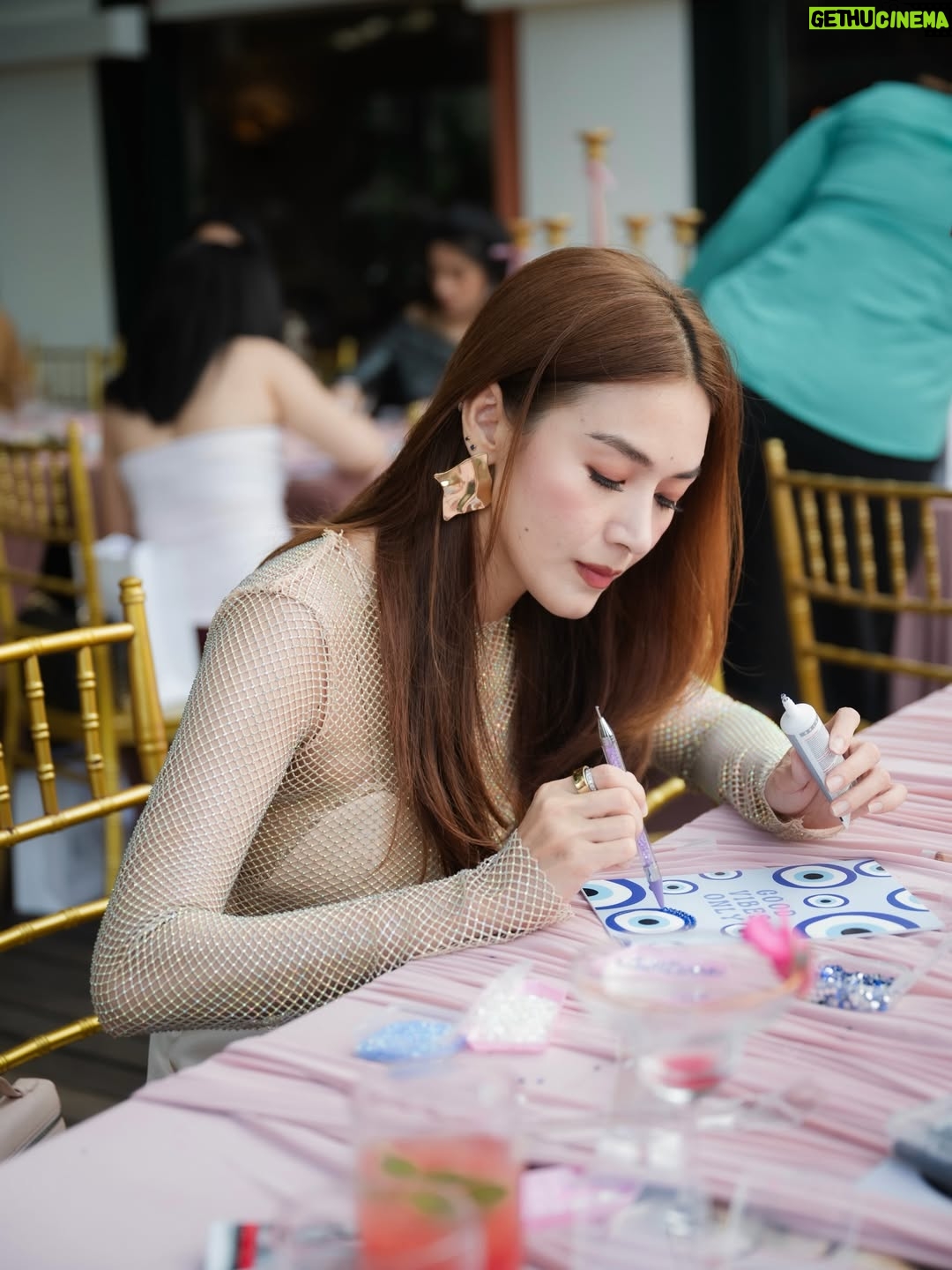 Nwe Darli Tun - 1.4K Likes - 🧿