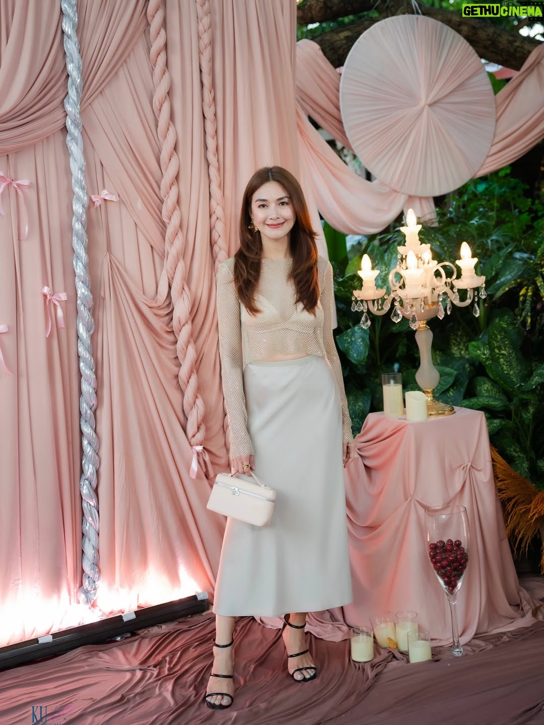 Nwe Darli Tun - 1.4K Likes - 🧿