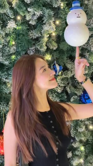 Nwe Darli Tun Instagram - 🎄🫶🏻