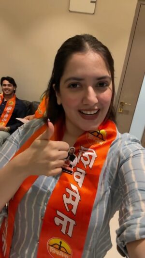 Nykkie Pandey Instagram - No scripts no filters just public opinion, different faces one voice one choice: TEEN KAMAL, EK DHANUSHYA BAAN, JAI SHREE RAM🙏🏻🧡
(Thane elections, 15th January, your vote matters)