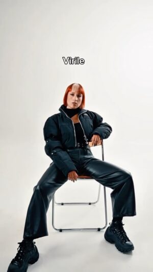 Océane Colom Instagram - TRACK 3. VIRILE 

Une de mes chansons fav de l’album 🤌🏻🖤

* Mansplaining est une situation dans laquelle un homme explique à une femme quelque chose qu’elle sait déjà, voire dont elle est experte, souvent sur un ton paternaliste ou condescendant ✨

@masto______ 
@orystella.mua