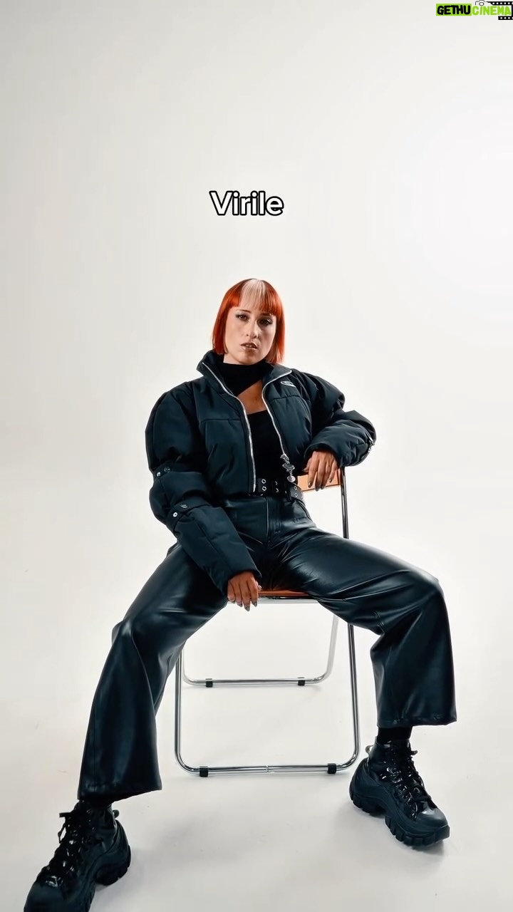 Océane Colom - 225.6K Likes - TRACK 3. VIRILE 

Une de mes chansons fav de l’album 🤌🏻🖤

* Mansplaining est une situation dans laquelle un homme explique à une femme quelque chose qu’elle sait déjà, voire dont elle est experte, souvent sur un ton paternaliste ou condescendant ✨

@masto______ 
@orystella.mua