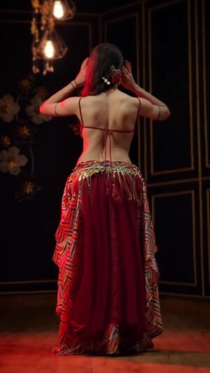 Ojasvi Verma Instagram - Patli kamar matka ke š„
#bellydancer #reels #ojasvivermadance