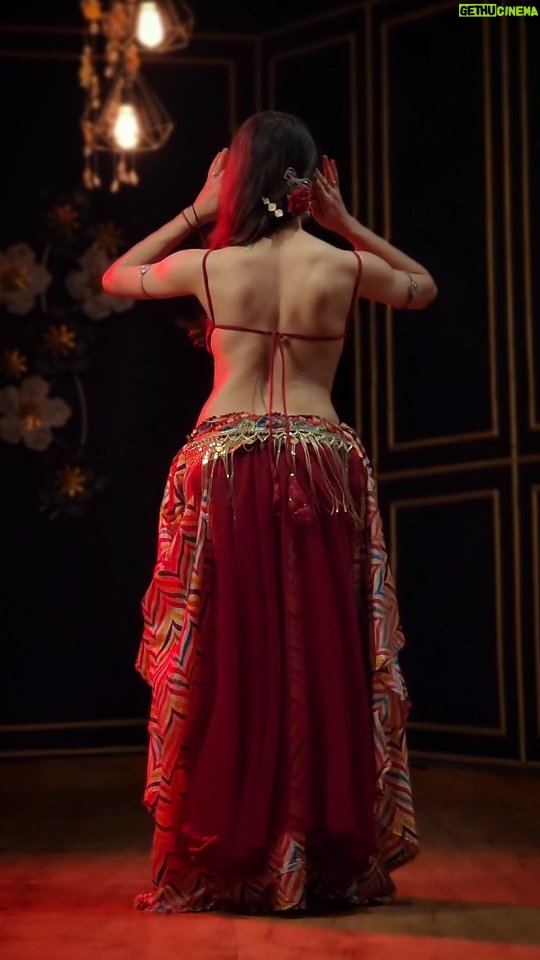 Ojasvi Verma - 38.1K Likes - Patli kamar matka ke 🔥

#bellydancer #reels #ojasvivermadance