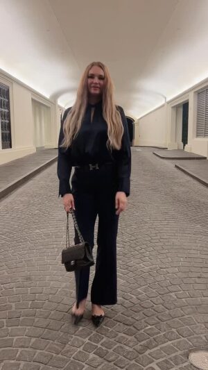 Olga Bespalenko Instagram - Happy Friday! ❤️