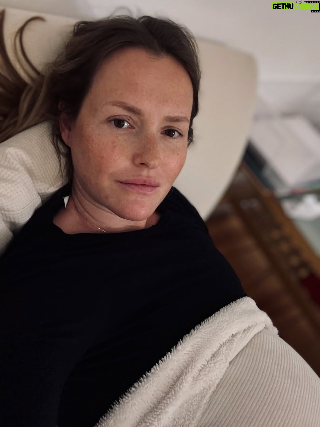 Olga Frycz - 11.4K Likes - Ja już na pozycji … 
w pozycji leżącej 🦥

Życzę Wam spokojnych Świąt 🌲