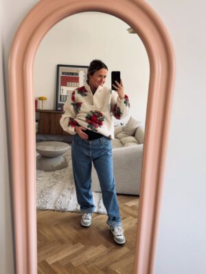 Olga Frycz Instagram - 👀 mirror belly check. 

@the_odderside 🤍