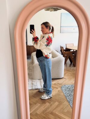 Olga Frycz Instagram - 👀 mirror belly check. 

@the_odderside 🤍