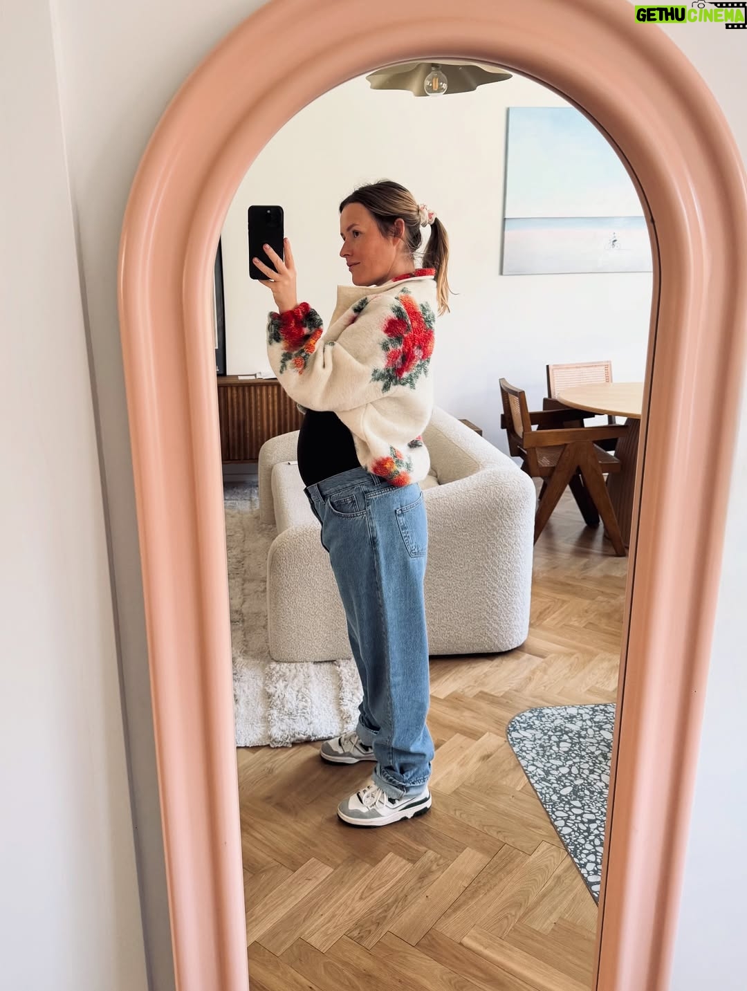 Olga Frycz - 7K Likes - 👀 mirror belly check. 

@the_odderside 🤍