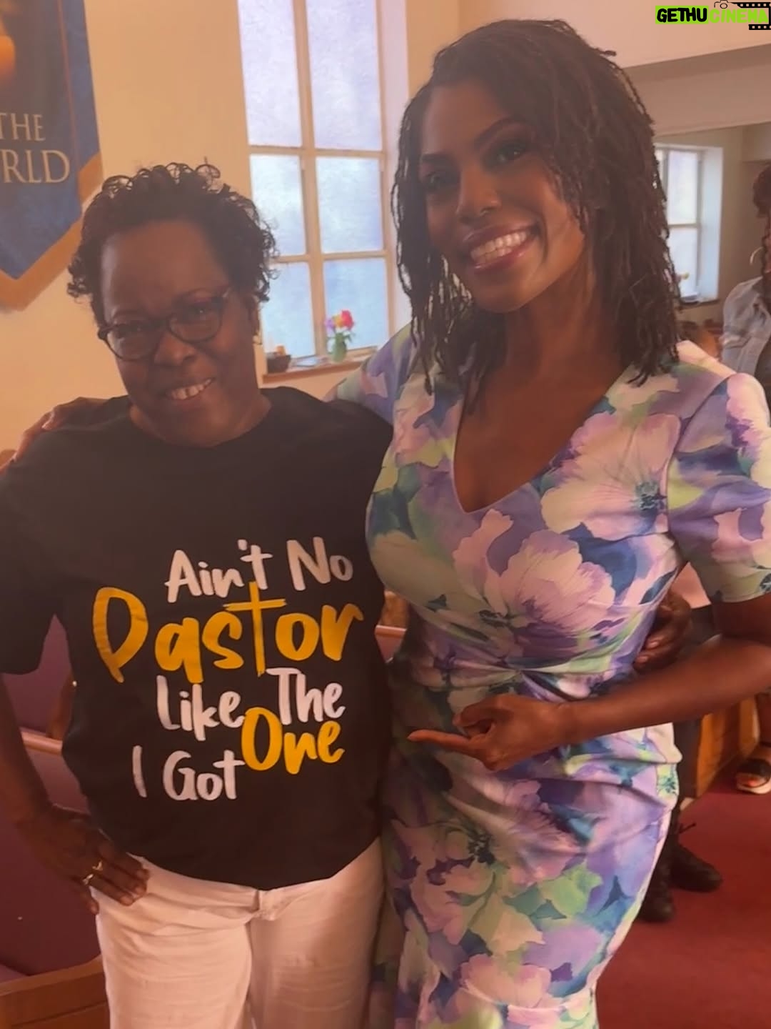 Omarosa Manigault - 1.3K Likes - Sunday Funday! Awesome worship at the @thesanctuarymountcalvaryjax! #PreachPastor!