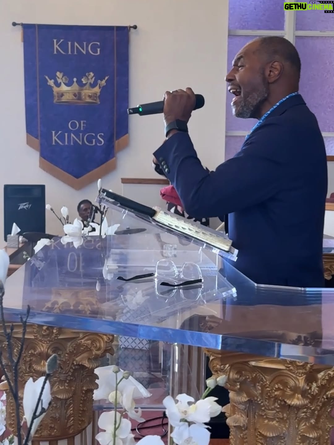 Omarosa Manigault - 1.3K Likes - Sunday Funday! Awesome worship at the @thesanctuarymountcalvaryjax! #PreachPastor!