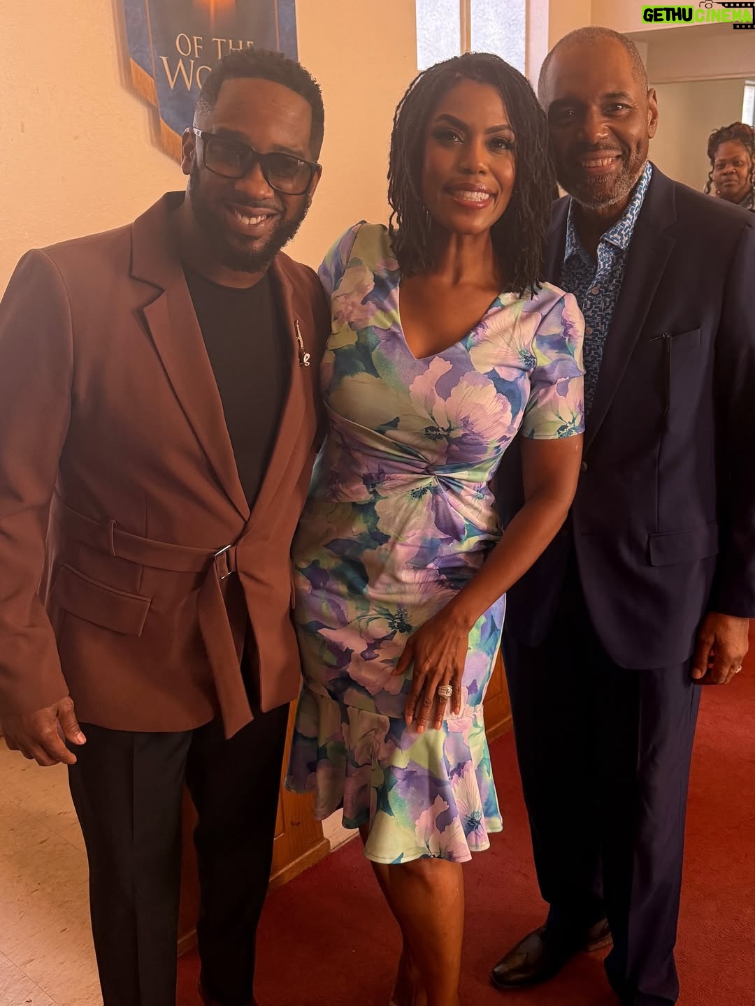 Omarosa Manigault - 1.3K Likes - Sunday Funday! Awesome worship at the @thesanctuarymountcalvaryjax! #PreachPastor!
