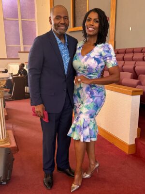 Omarosa Manigault Instagram - Sunday Funday! Awesome worship at the @thesanctuarymountcalvaryjax! #PreachPastor!