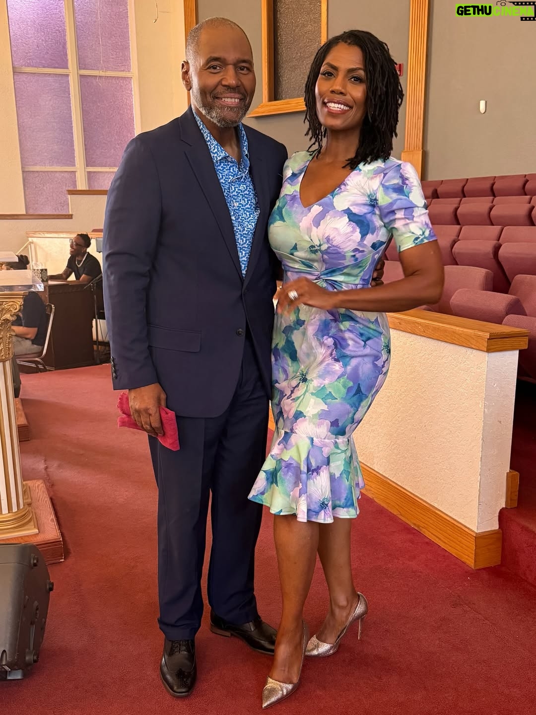 Omarosa Manigault - 1.3K Likes - Sunday Funday! Awesome worship at the @thesanctuarymountcalvaryjax! #PreachPastor!