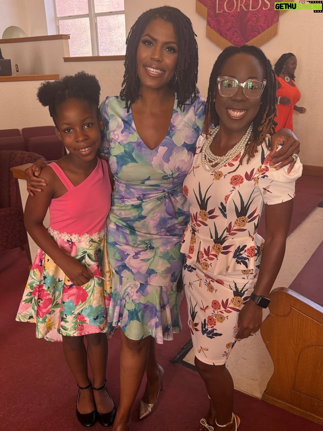 Omarosa Manigault - 1.3K Likes - Sunday Funday! Awesome worship at the @thesanctuarymountcalvaryjax! #PreachPastor!