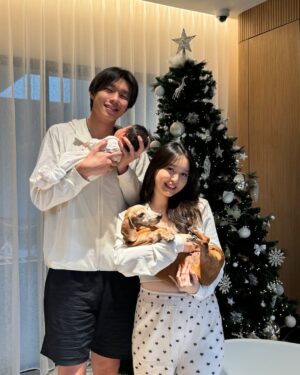 Onic Vior Instagram - natal pertama mama papa🎄