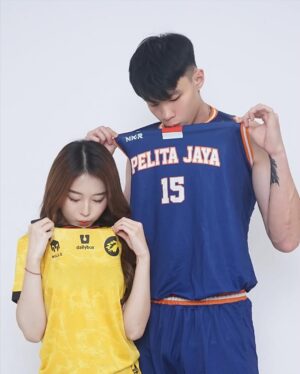 Onic Vior Instagram - Puji Tuhan, raja langit menang lagi @onic.esports 🏆 respect bumil #alhamdulillah