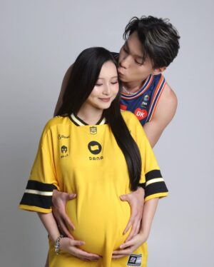 Onic Vior Instagram - Puji Tuhan, raja langit menang lagi @onic.esports 🏆 respect bumil #alhamdulillah