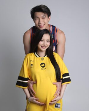 Onic Vior Instagram - Puji Tuhan, raja langit menang lagi @onic.esports 🏆 respect bumil #alhamdulillah