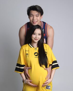 Onic Vior Instagram - Puji Tuhan, raja langit menang lagi @onic.esports 🏆 respect bumil #alhamdulillah