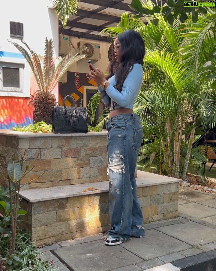 Onyi Alex - 82.8K Likes - Pick your favorite slide..? Last for me 🙈❤️
New movie out on Sunday ‼️💃

📸 @sir_fagason ✅