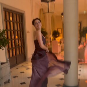 Oona Chaplin Instagram - Congratulations @oonacc on your bold, mesmerizing, iconic performance as #Varang in #AvatarFireAndAsh!  Your intelligence, elegance, and depth of talent blaze through every frame. A true revelation — and an extraordinary human to boot. Such a joy and honor to be on this wild journey with you. Movie out in theaters now! See in IMAX or 3D!

#avatar #disney #oonachaplin #LosAmgeles #Paris #Madrid #London #MexicoCity #PremiereTour