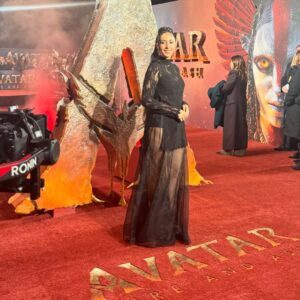 Oona Chaplin Instagram - Congratulations @oonacc on your bold, mesmerizing, iconic performance as #Varang in #AvatarFireAndAsh!  Your intelligence, elegance, and depth of talent blaze through every frame. A true revelation — and an extraordinary human to boot. Such a joy and honor to be on this wild journey with you. Movie out in theaters now! See in IMAX or 3D!

#avatar #disney #oonachaplin #LosAmgeles #Paris #Madrid #London #MexicoCity #PremiereTour