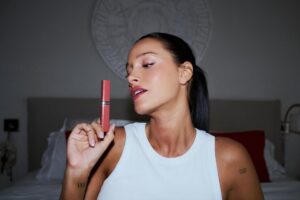 Oriana Sabatini Instagram - me gustan todoooos 💋💋 @lorealparis #LaqueResistance #makeup #lorealparis
