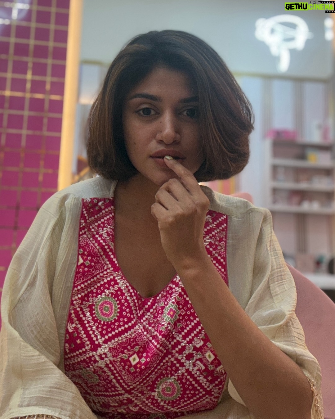 Oviya - 46.8K Likes - 