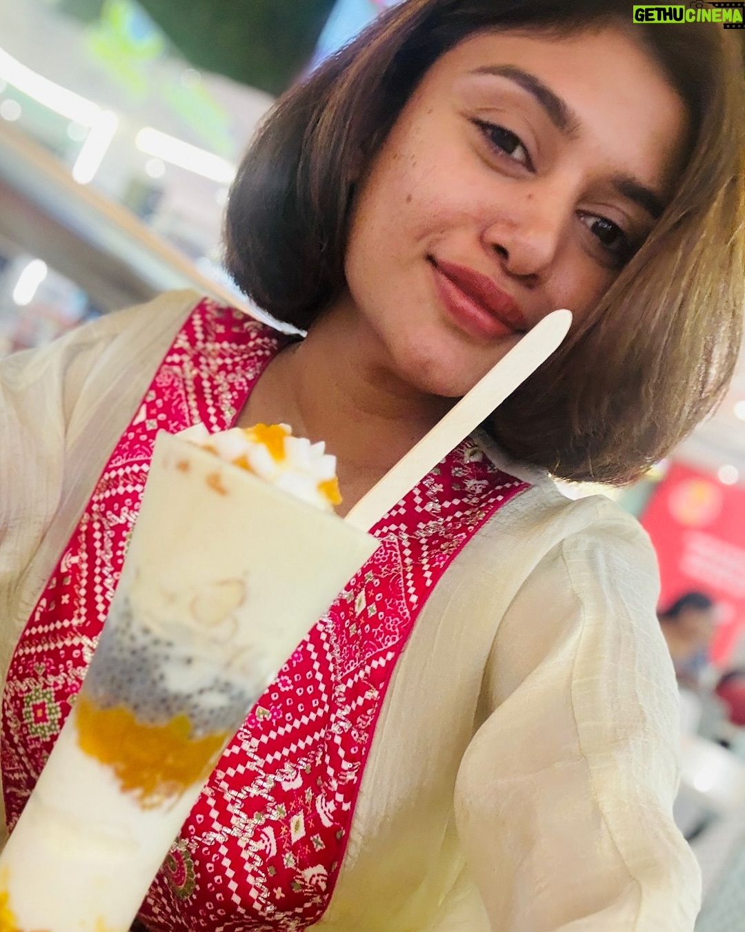 Oviya - 46.8K Likes - 