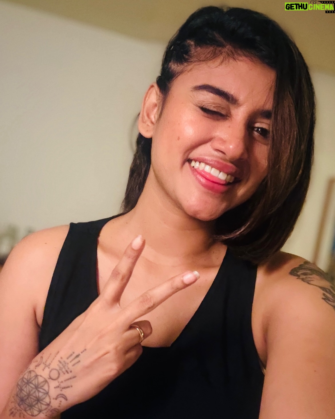 Oviya - 81.7K Likes - 