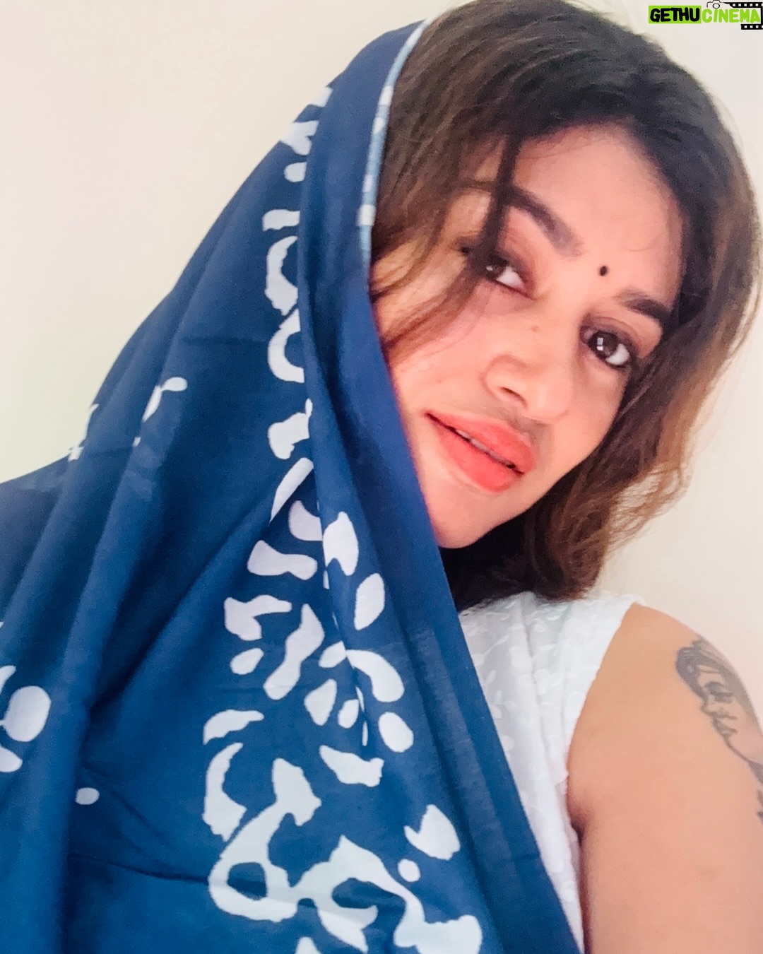 Oviya - 45.5K Likes - 