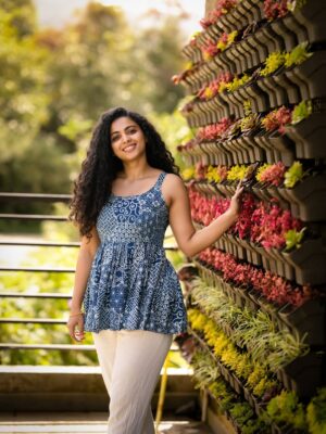 Padeni Kumar Instagram - When I only wear smile as my makeup, Glow automatically comes and makes my confidence “Shine”
.
Pc: @shutter_freakz 
Costume: @driya.dressify 
Place: @lushgreenofficial 
#ootd #instamood #instafashion #love #crazy #fun #curly