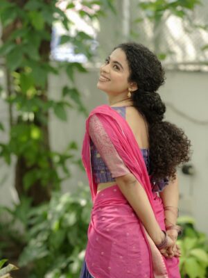 Padeni Kumar Instagram - இனிய புத்தாண்டு நாள்வாழ்த்துகள் 2026 மக்களே🌸
Happy New year 2026 my people❤️ 
.
Costumes - @ivalinmabia.halfsarees
Photographer - @camerasenthil
Makeup - @ragavismakeover
Shoot Organized by @rrajeshananda 
.
#photoshoot #newyear #2026 #new #positivity